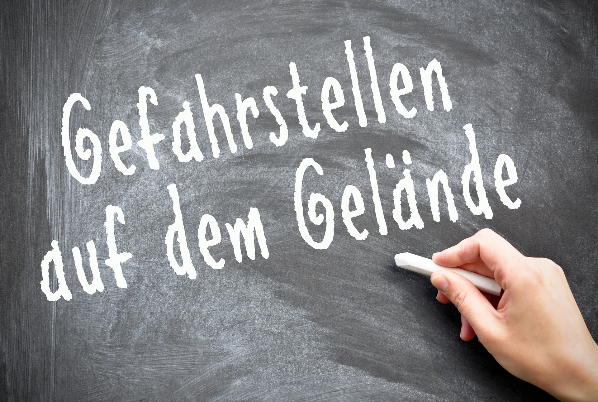Tafel mit Hinweis auf Gefahrenstellen | Bodenmarkierung  